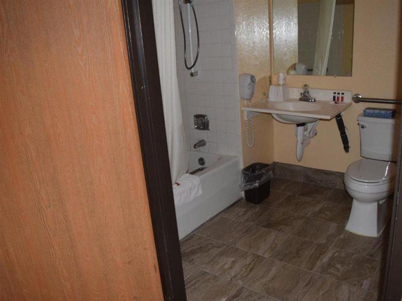 Super 8 By Wyndham Saginaw Motel Ngoại thất bức ảnh