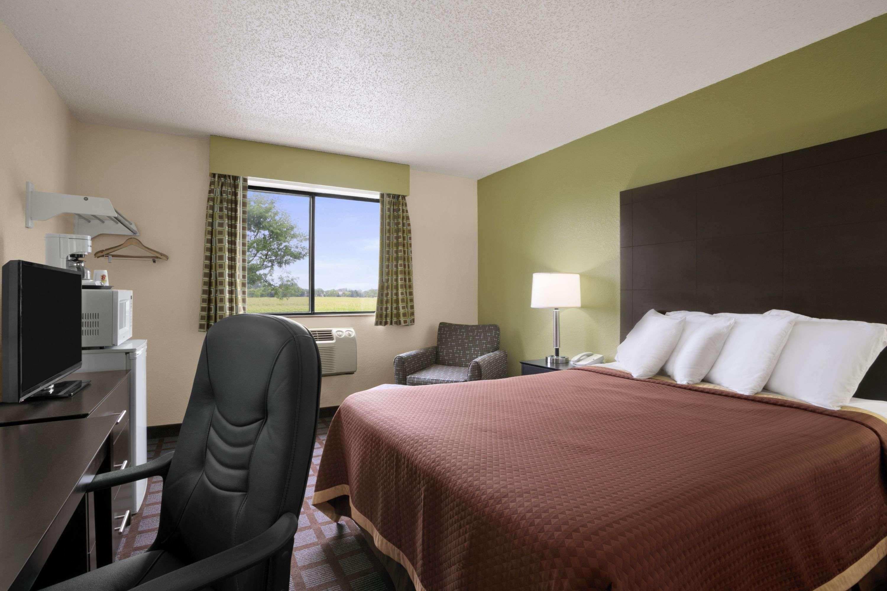 Super 8 By Wyndham Saginaw Motel Ngoại thất bức ảnh