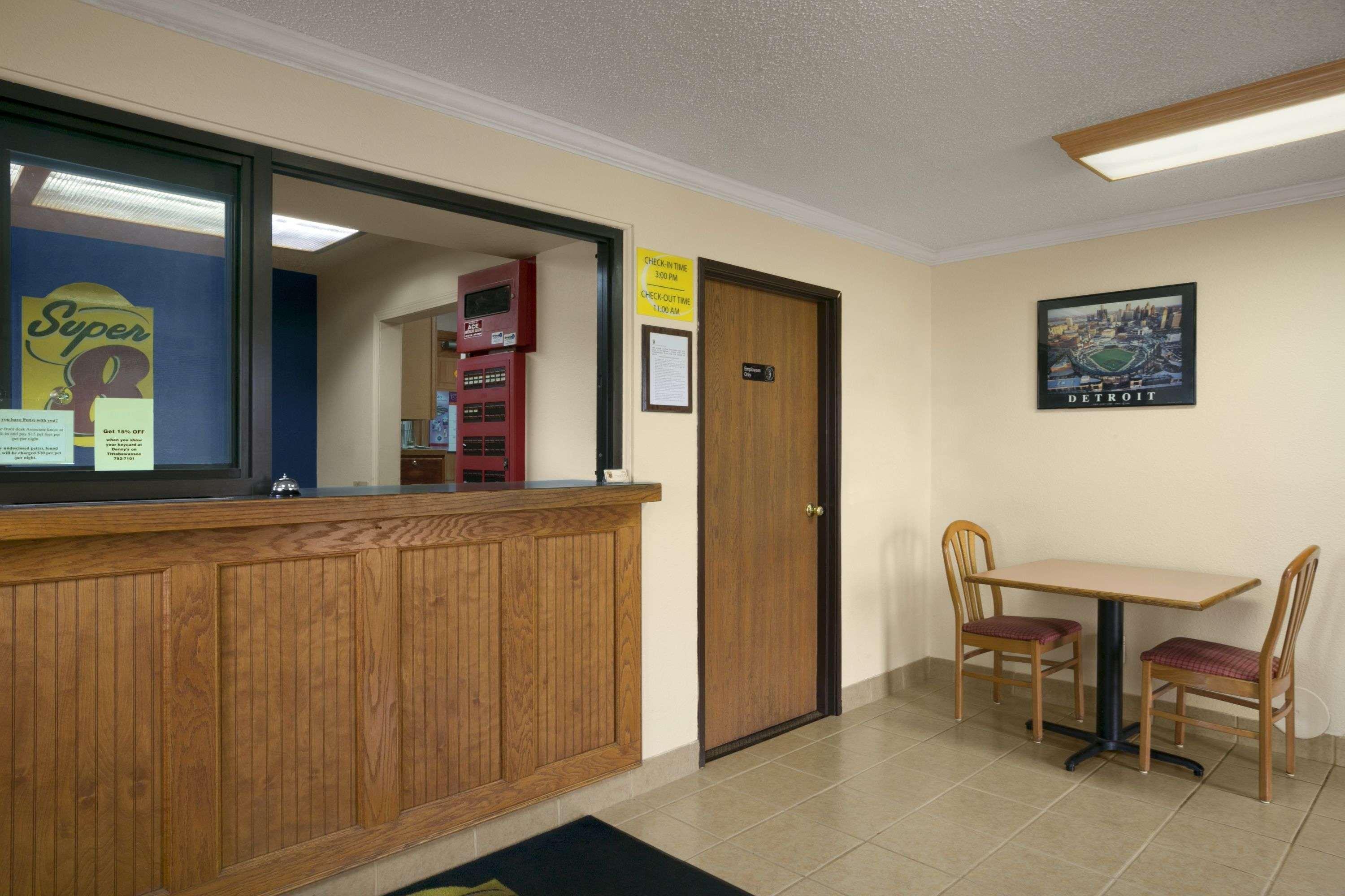 Super 8 By Wyndham Saginaw Motel Ngoại thất bức ảnh