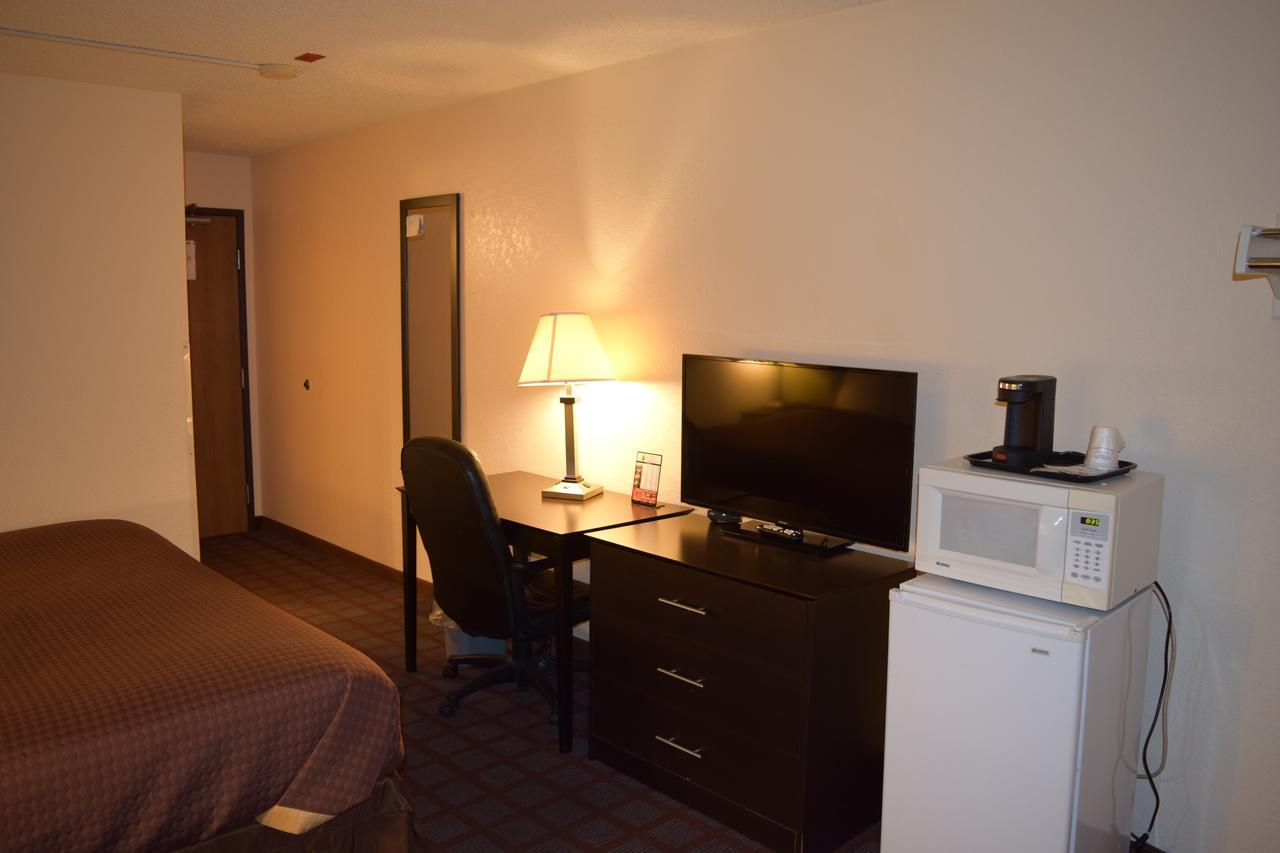 Super 8 By Wyndham Saginaw Motel Ngoại thất bức ảnh