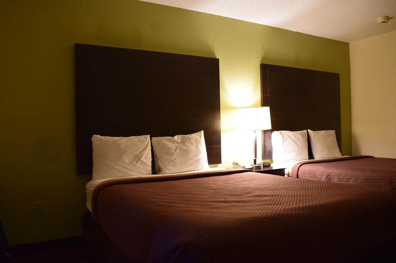 Super 8 By Wyndham Saginaw Motel Ngoại thất bức ảnh