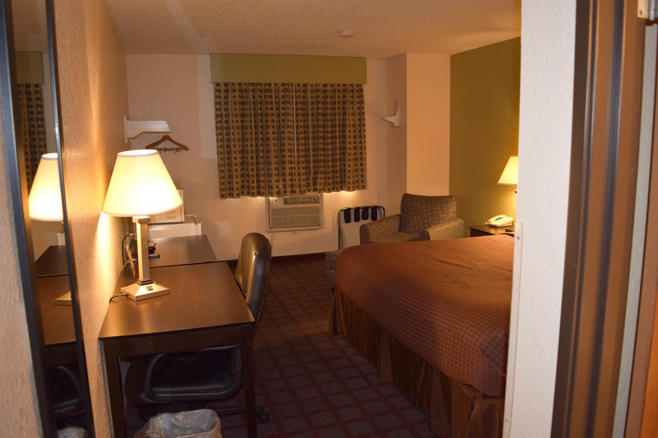 Super 8 By Wyndham Saginaw Motel Ngoại thất bức ảnh