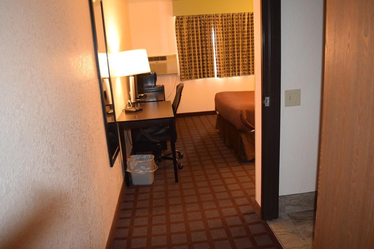 Super 8 By Wyndham Saginaw Motel Ngoại thất bức ảnh