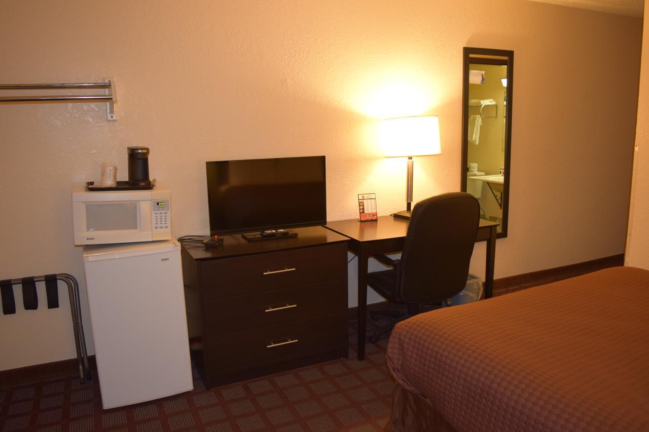 Super 8 By Wyndham Saginaw Motel Ngoại thất bức ảnh