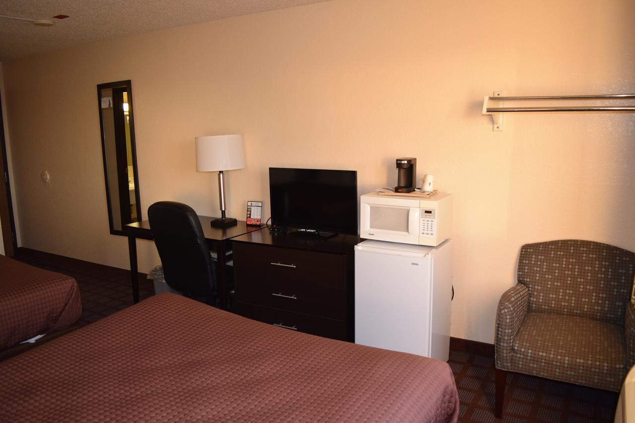 Super 8 By Wyndham Saginaw Motel Ngoại thất bức ảnh