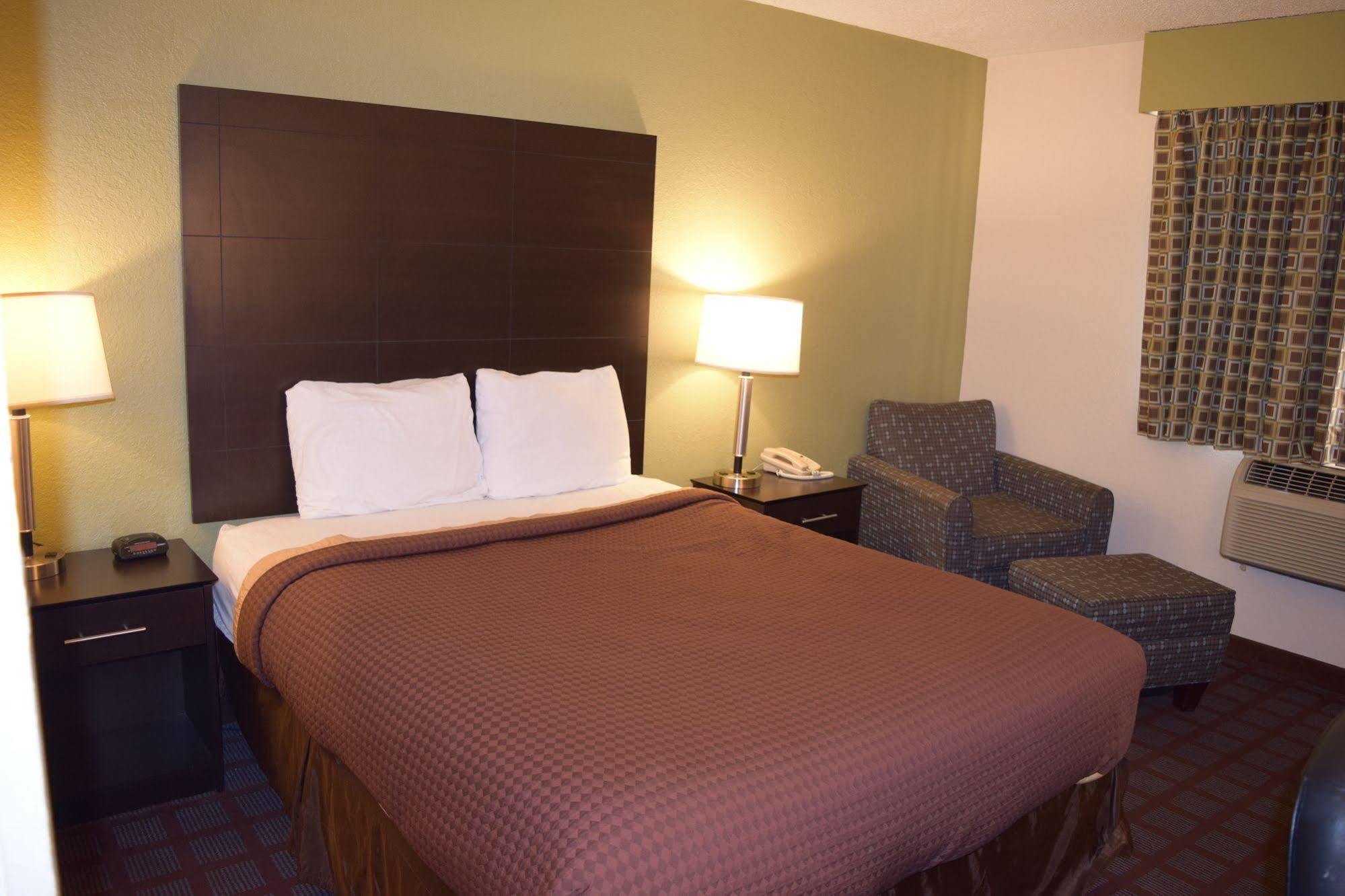 Super 8 By Wyndham Saginaw Motel Ngoại thất bức ảnh