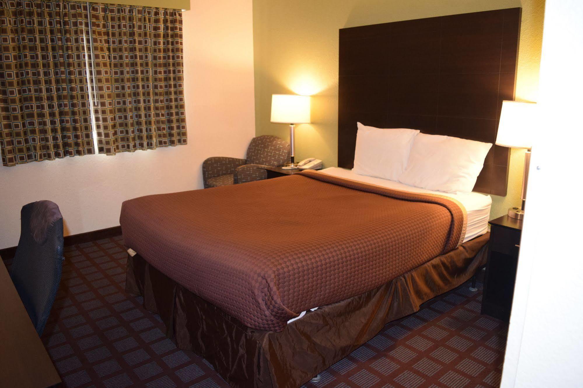Super 8 By Wyndham Saginaw Motel Ngoại thất bức ảnh