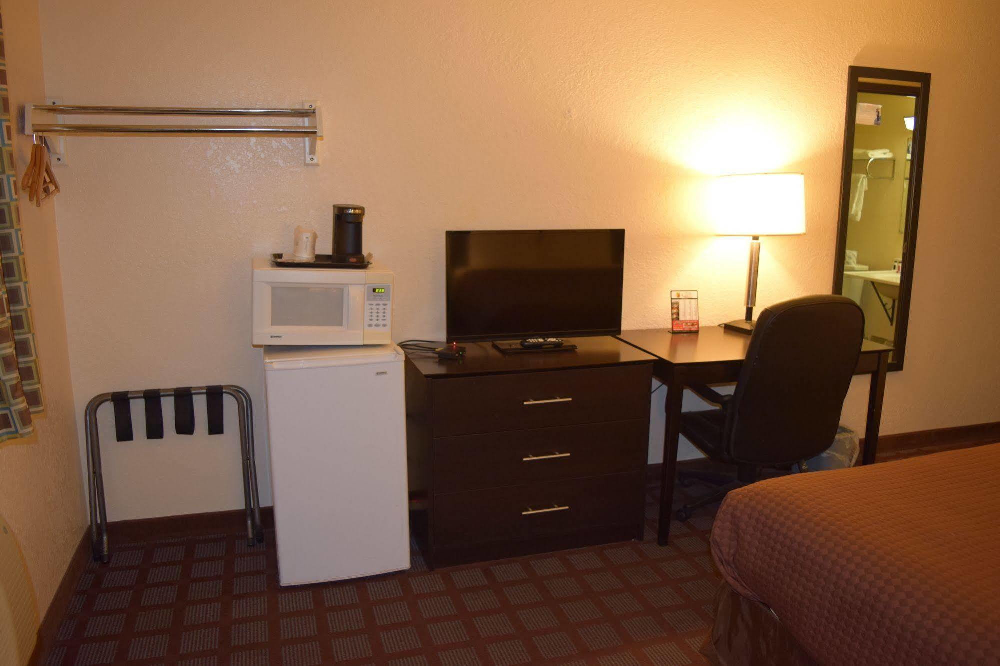 Super 8 By Wyndham Saginaw Motel Ngoại thất bức ảnh