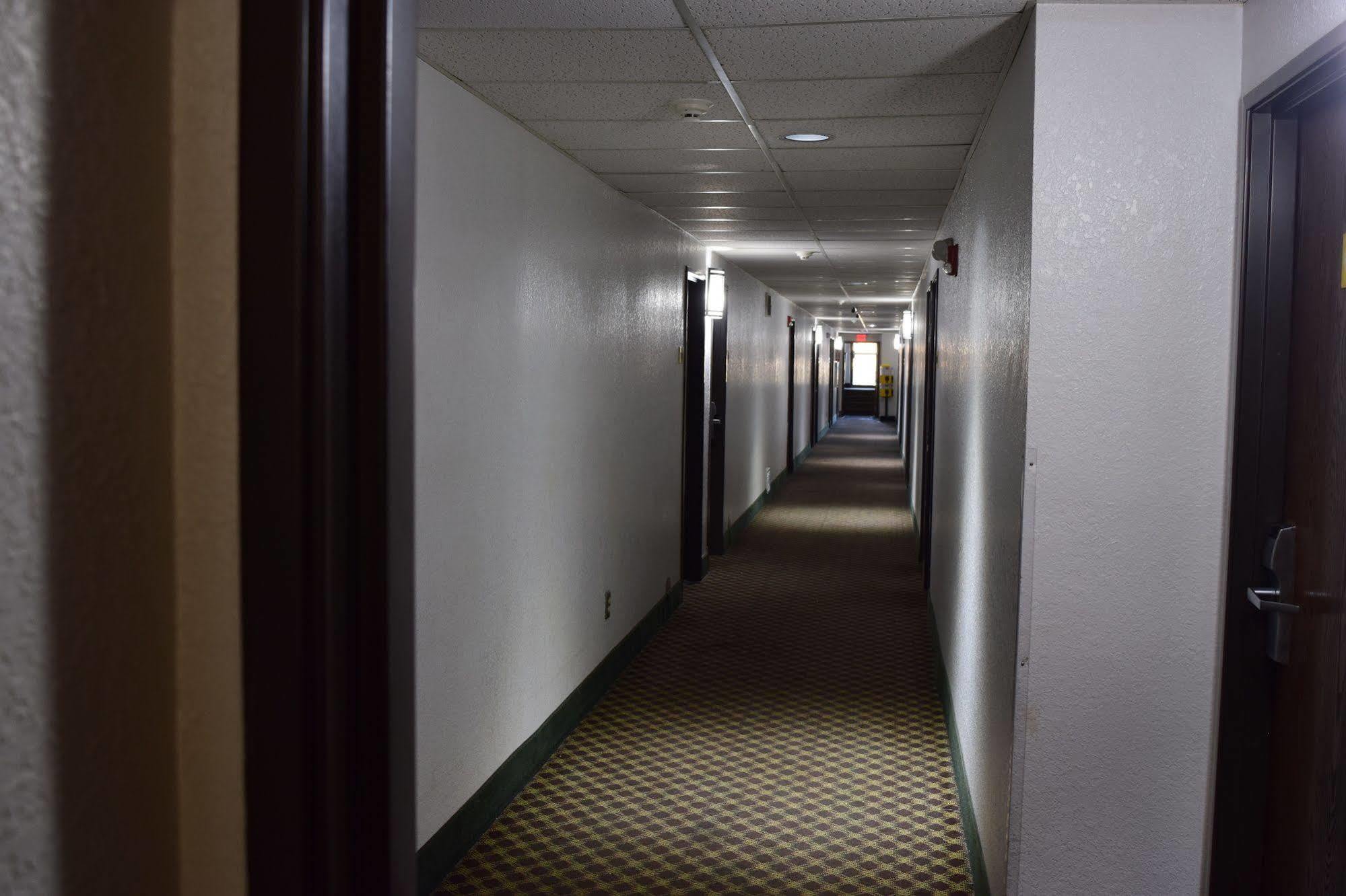 Super 8 By Wyndham Saginaw Motel Ngoại thất bức ảnh